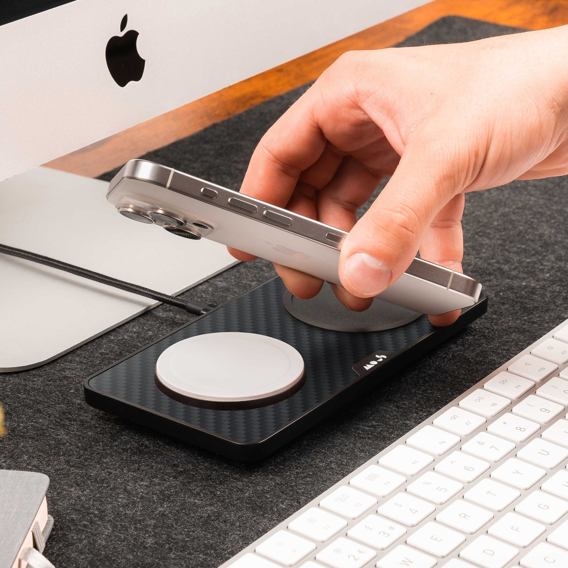 Aramid Fibre Wireless Charging Station - US 3878
